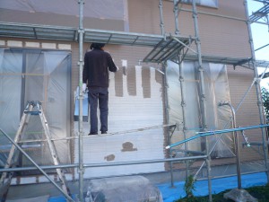 壁塗替え塗装・中塗り